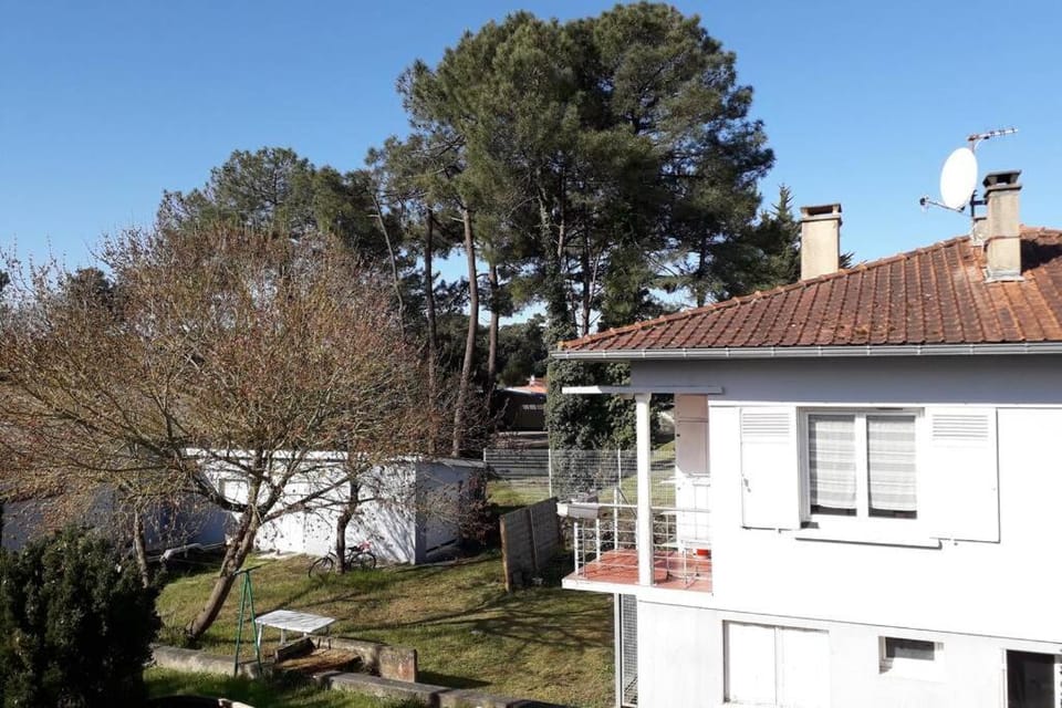 Grand appartement avec jardin Promos en juillet location a la semaine samedi au samedi ou dimanche au dimanche Apartment in Soulac-sur-Mer
