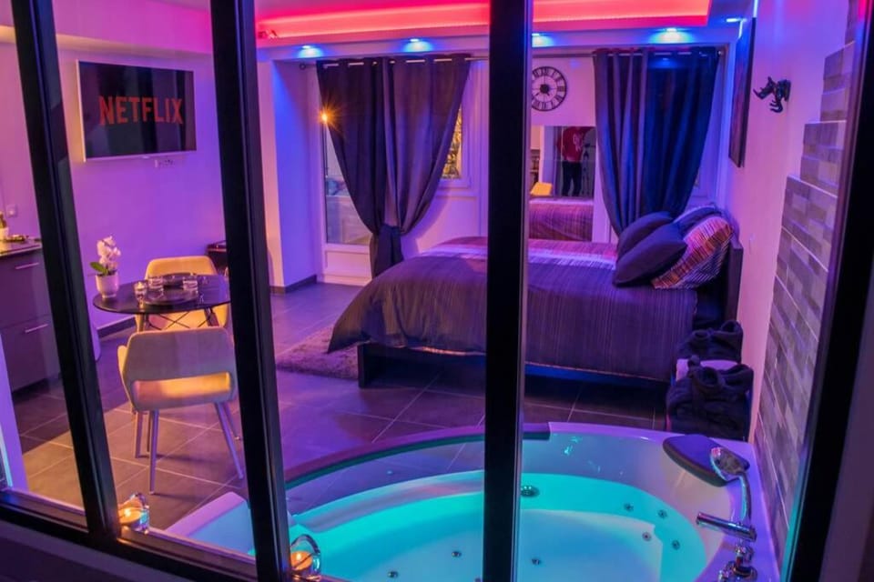 Massage, Spa and wellness centre/facilities