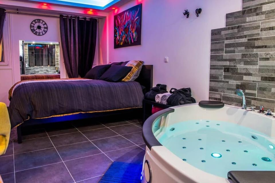 Massage, Spa and wellness centre/facilities, Photo of the whole room