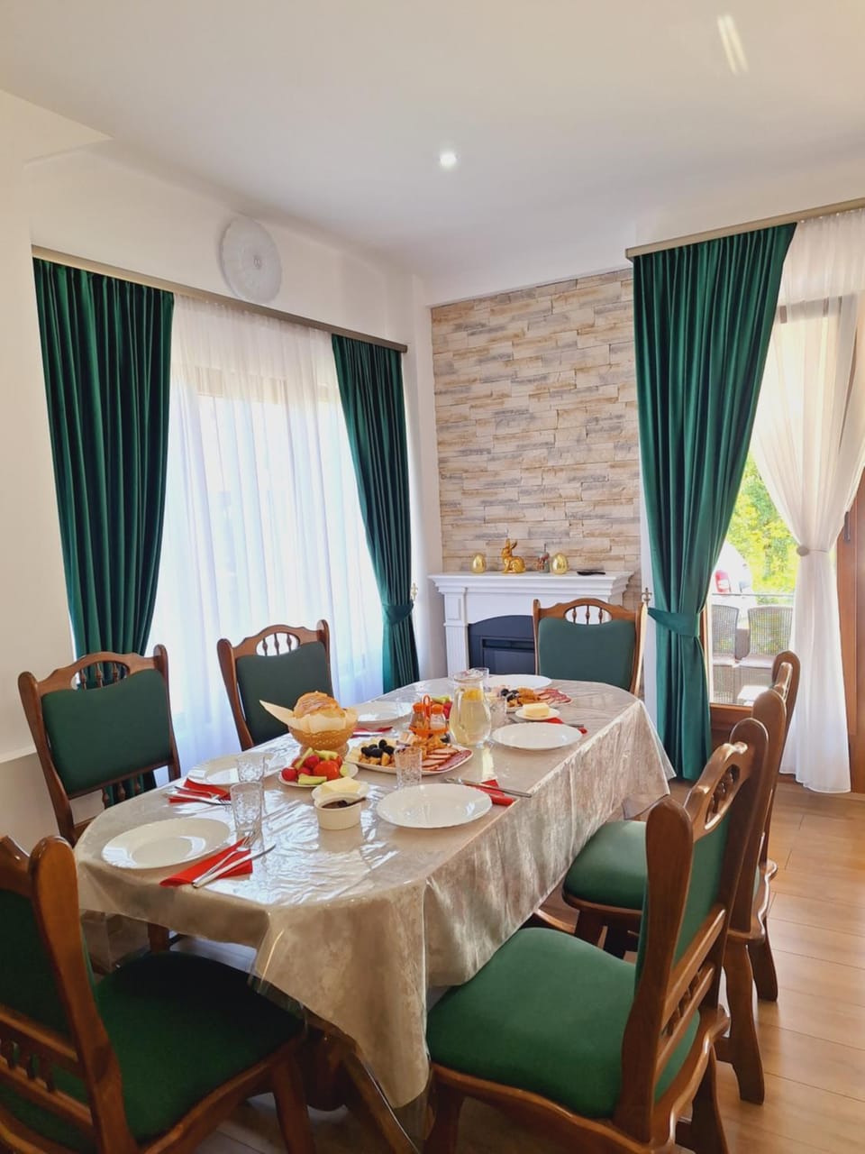 Living room, Dining area