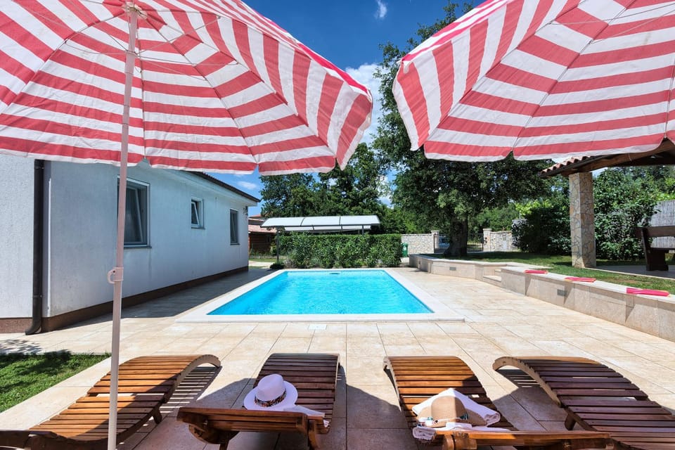 Balcony/Terrace, Swimming pool