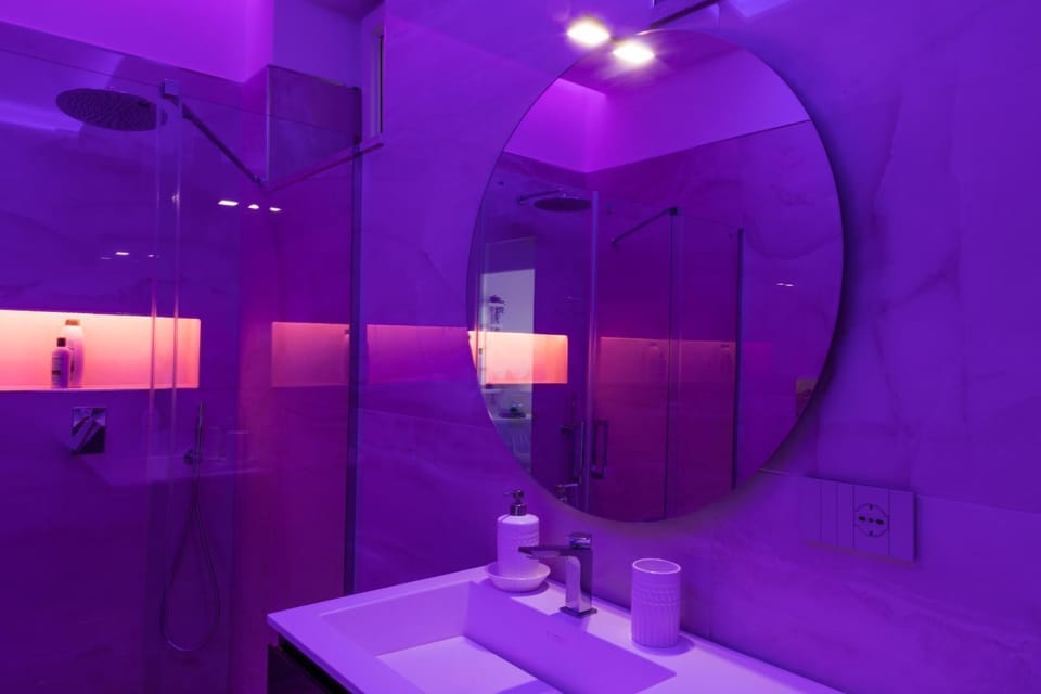 Shower, Bathroom, towels