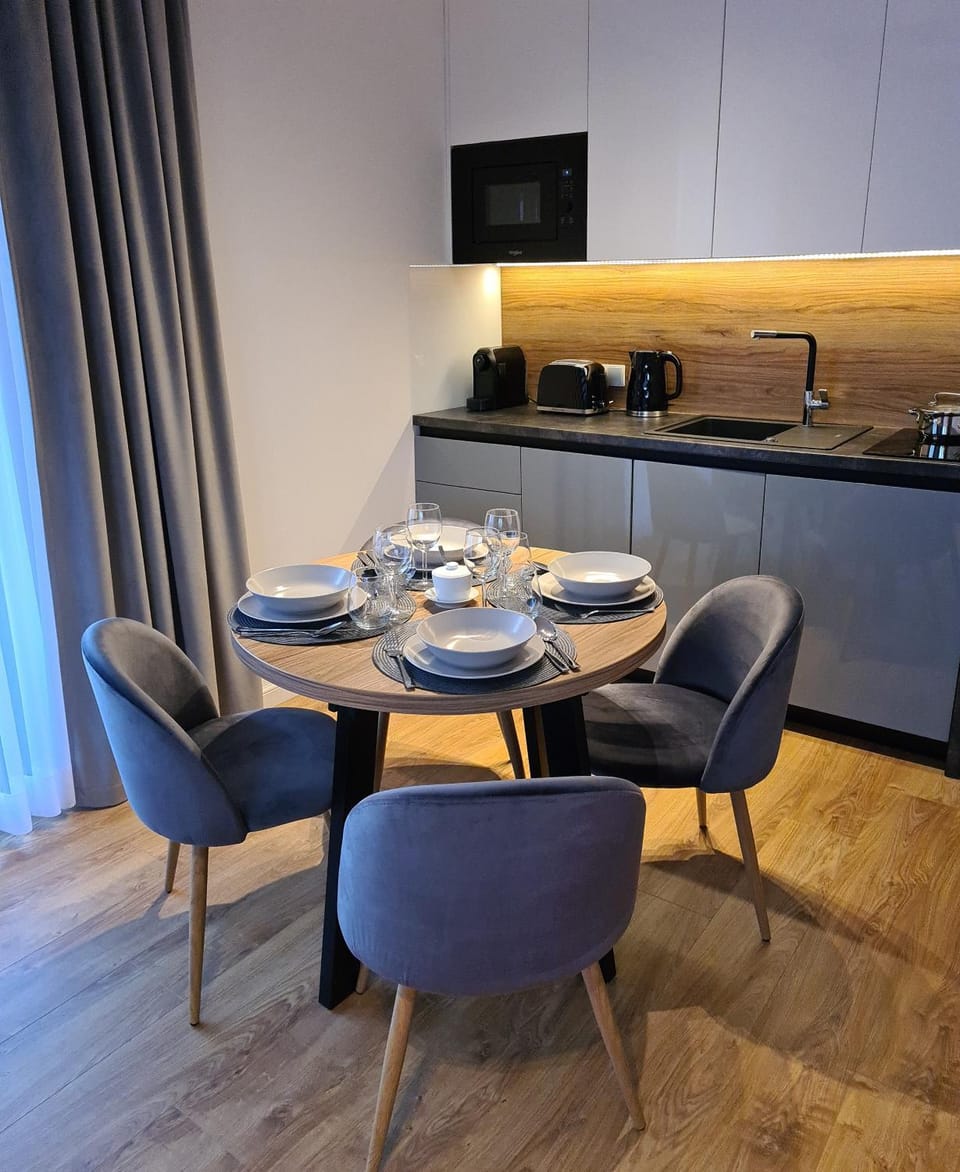 Coffee/tea facilities, Kitchen or kitchenette, Living room