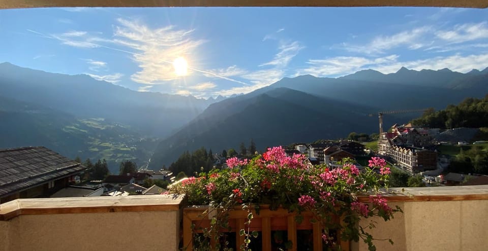 Balcony/Terrace, Mountain view