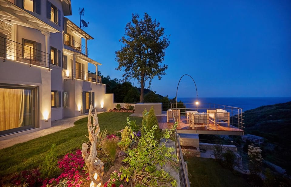 Neighbourhood, Garden, Balcony/Terrace