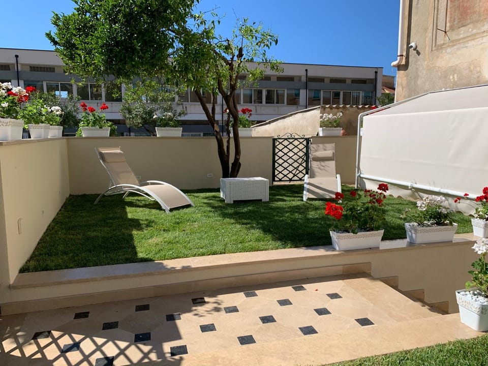 Garden, Garden view, sunbed