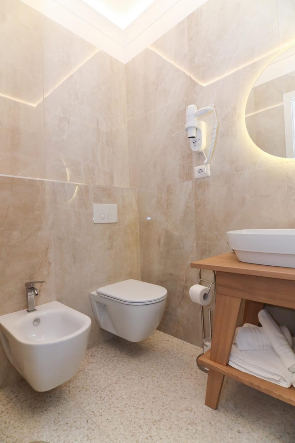 Toilet, Bathroom, bidet, towels