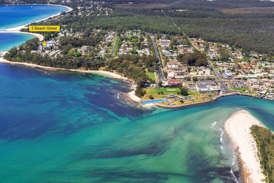 Bird's eye view, Area and facilities