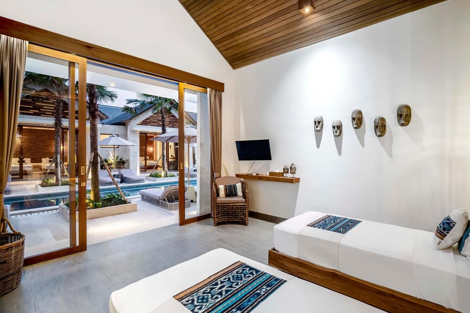 Bed, TV and multimedia, Bedroom, Pool view