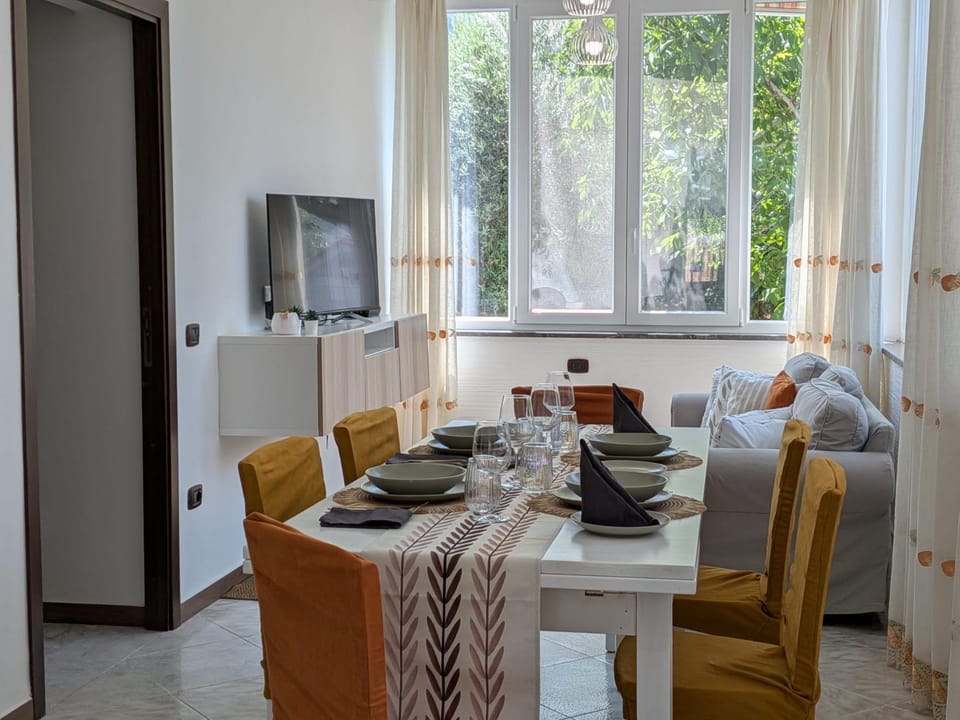 Living room, Lunch