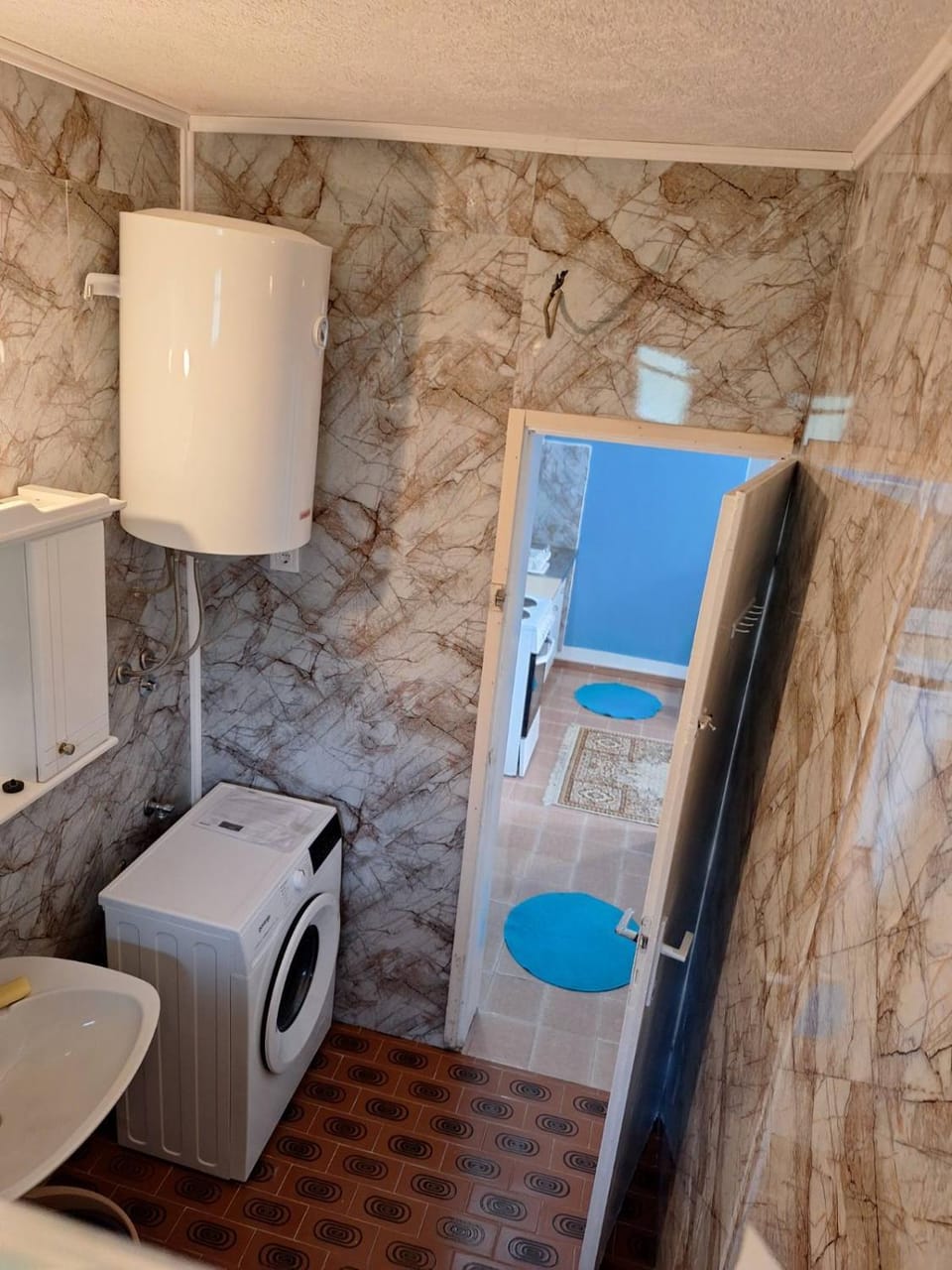 Toilet, Bathroom, towels