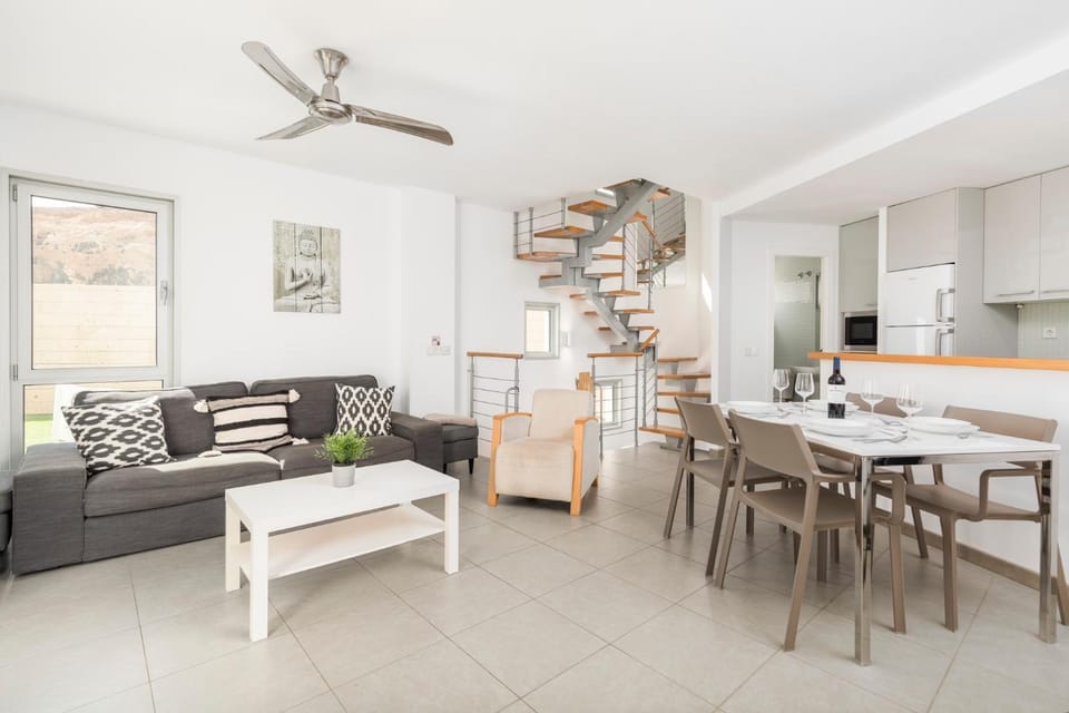Living room, Dining area, fireplace