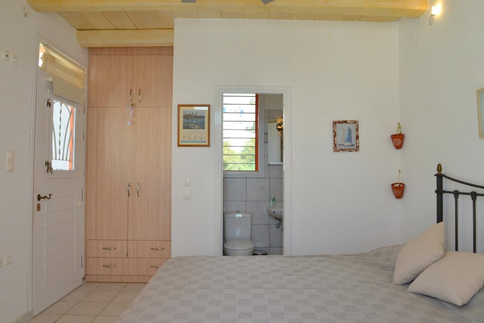 Bed, Bathroom, Bedroom