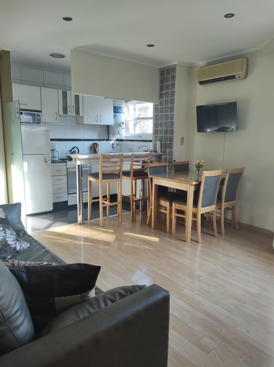 Kitchen or kitchenette, Seating area, Dining area