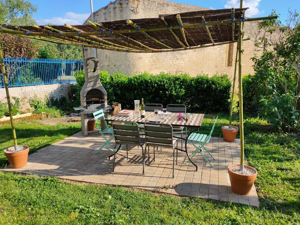 Patio, BBQ facilities