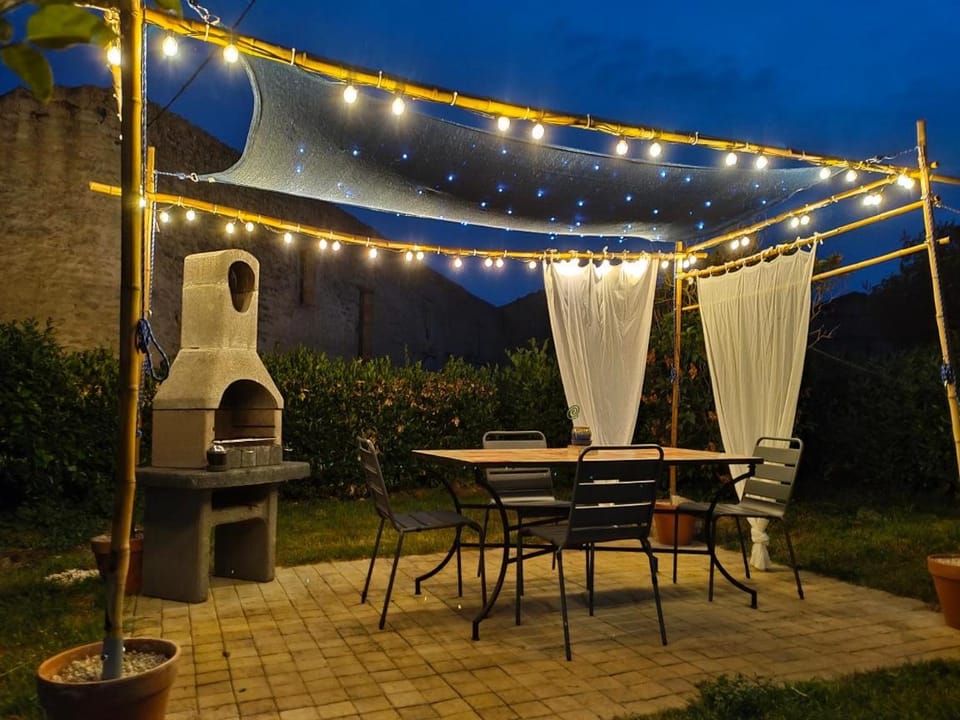 Patio, Dining area