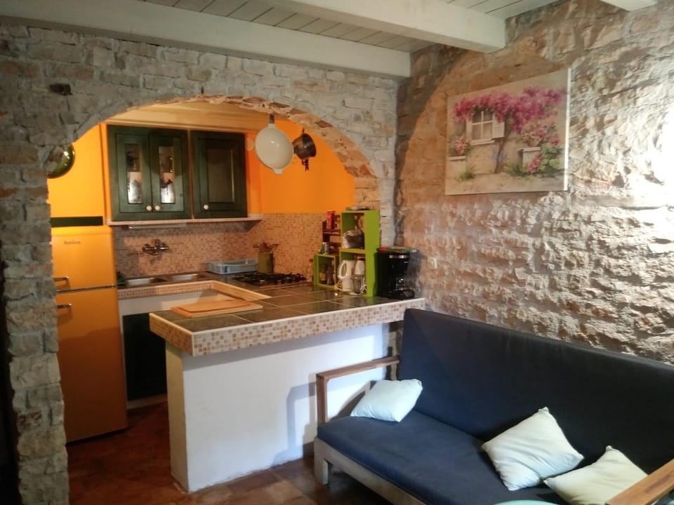Kitchen or kitchenette, Seating area