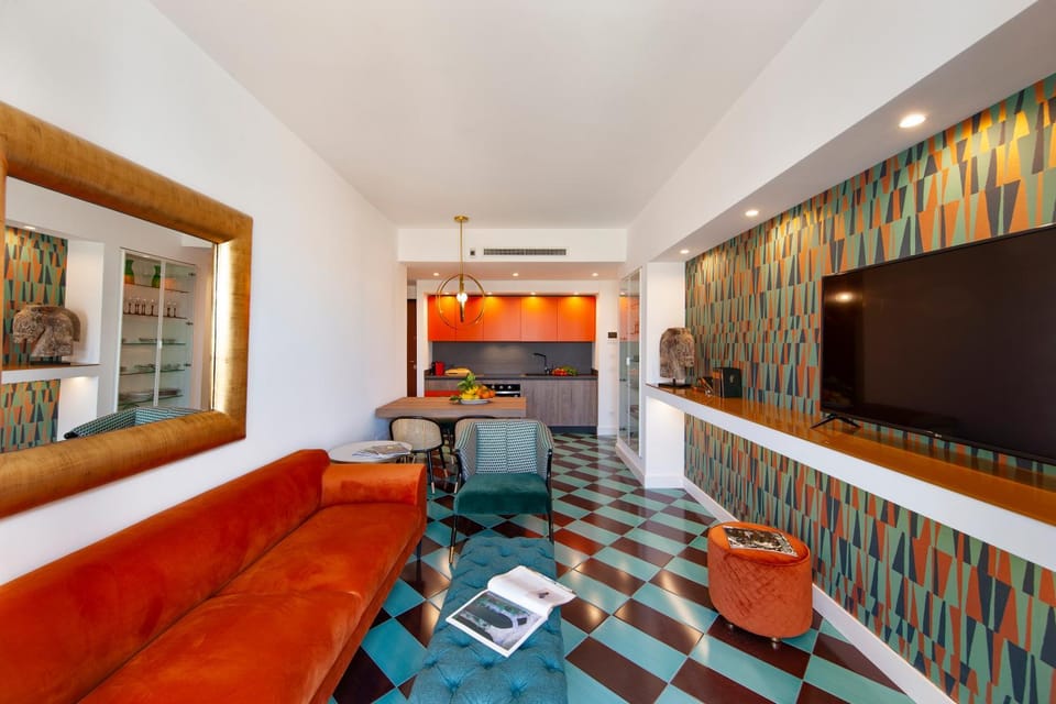 Communal lounge/ TV room, TV and multimedia, Living room, Lounge or bar, Seating area, Dining area