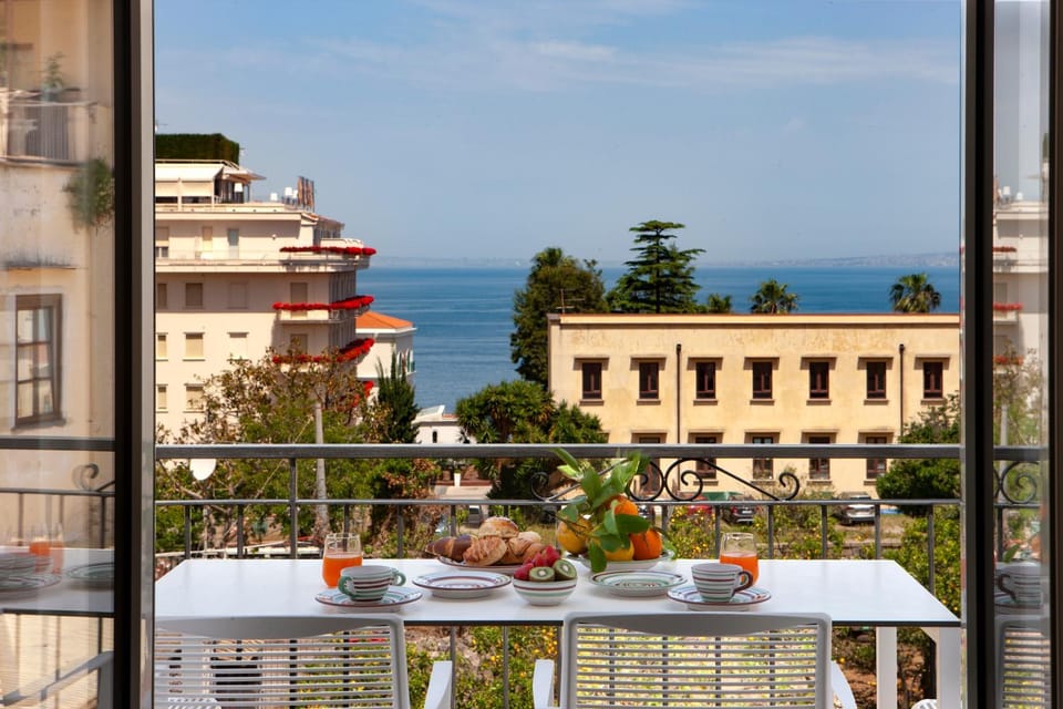 Balcony/Terrace, Food and drinks, Food, Sea view, Breakfast