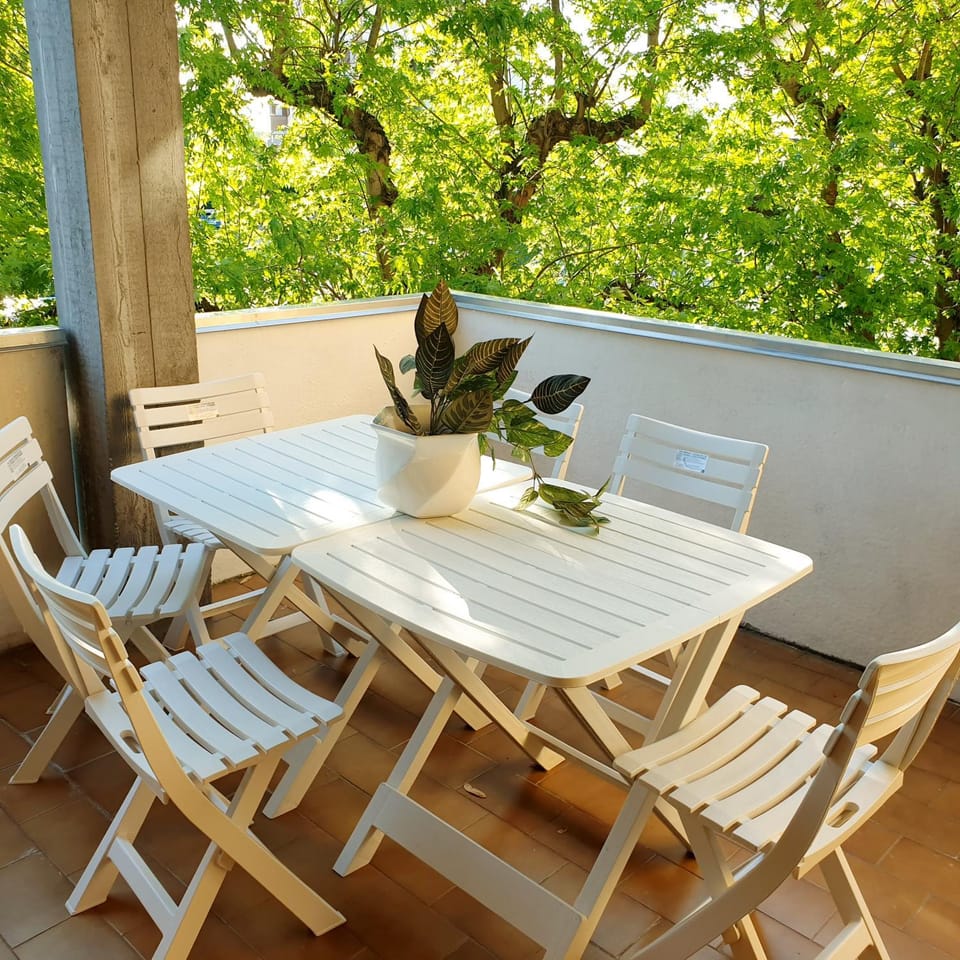 Day, Balcony/Terrace, Dining area, Garden view