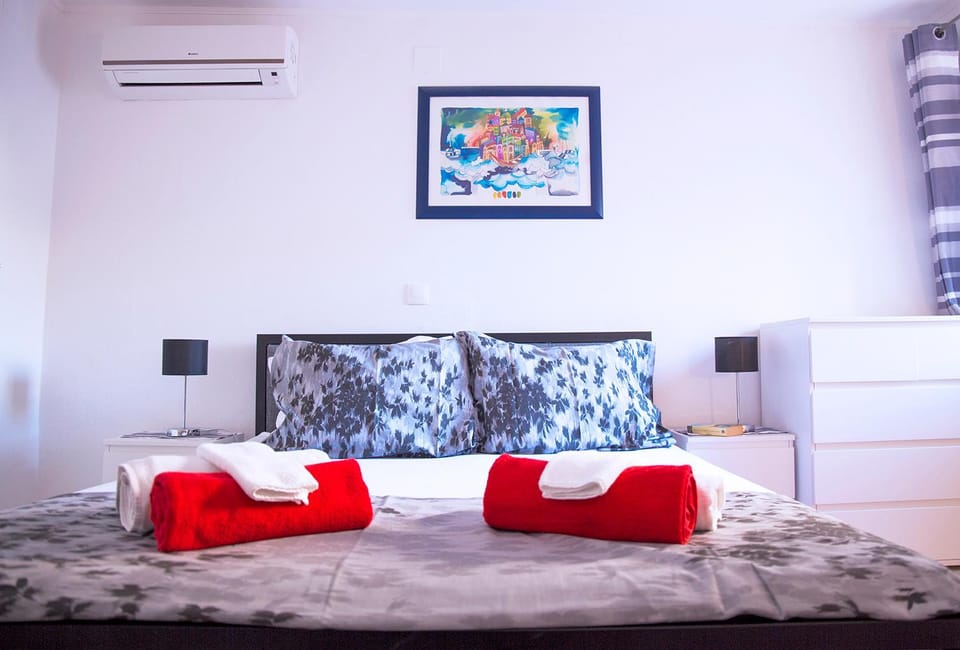 Bed, Photo of the whole room, Bedroom, City view