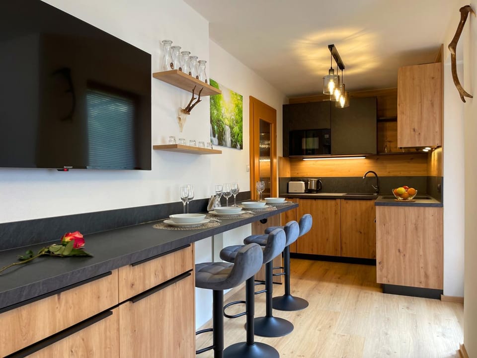 Coffee/tea facilities, Dining area, toaster, kitchen
