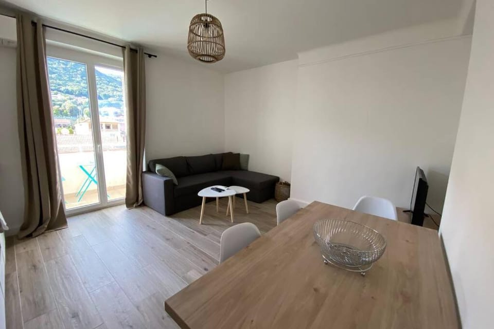 Ajaccio magnifique T2 neuf 40m2 avec balcon au Trottel 4 couchages wifi Clim parking plage à pieds 100m Apartment in Ajaccio