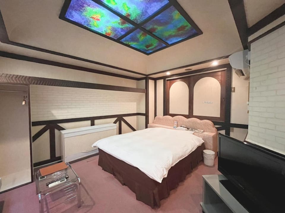 Bed, Photo of the whole room, Bedroom