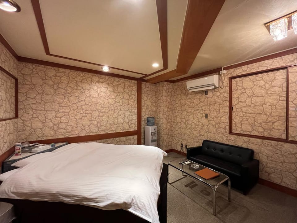 Bed, Photo of the whole room, Bedroom, air conditioner