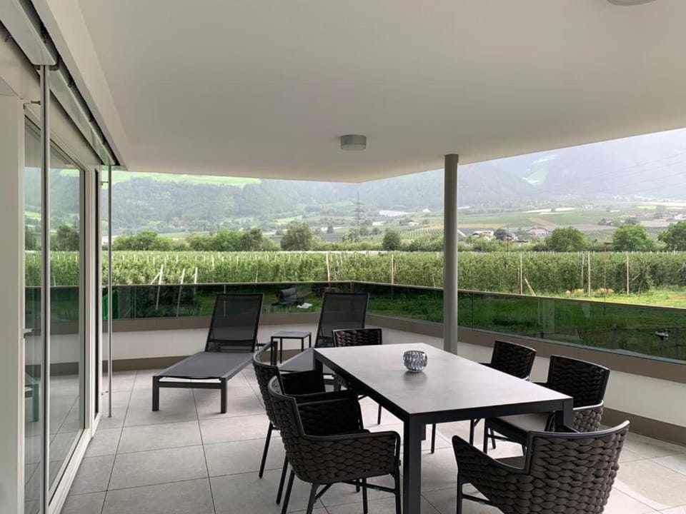 Balcony/Terrace, Garden view, Mountain view