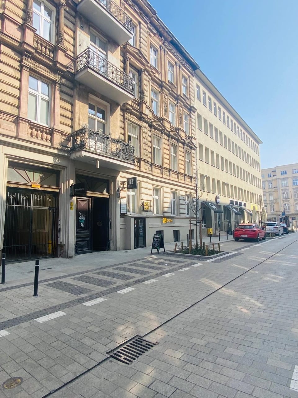 Property building, Neighbourhood