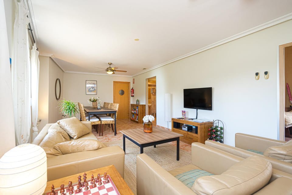 TV and multimedia, Living room, Lounge or bar, Seating area