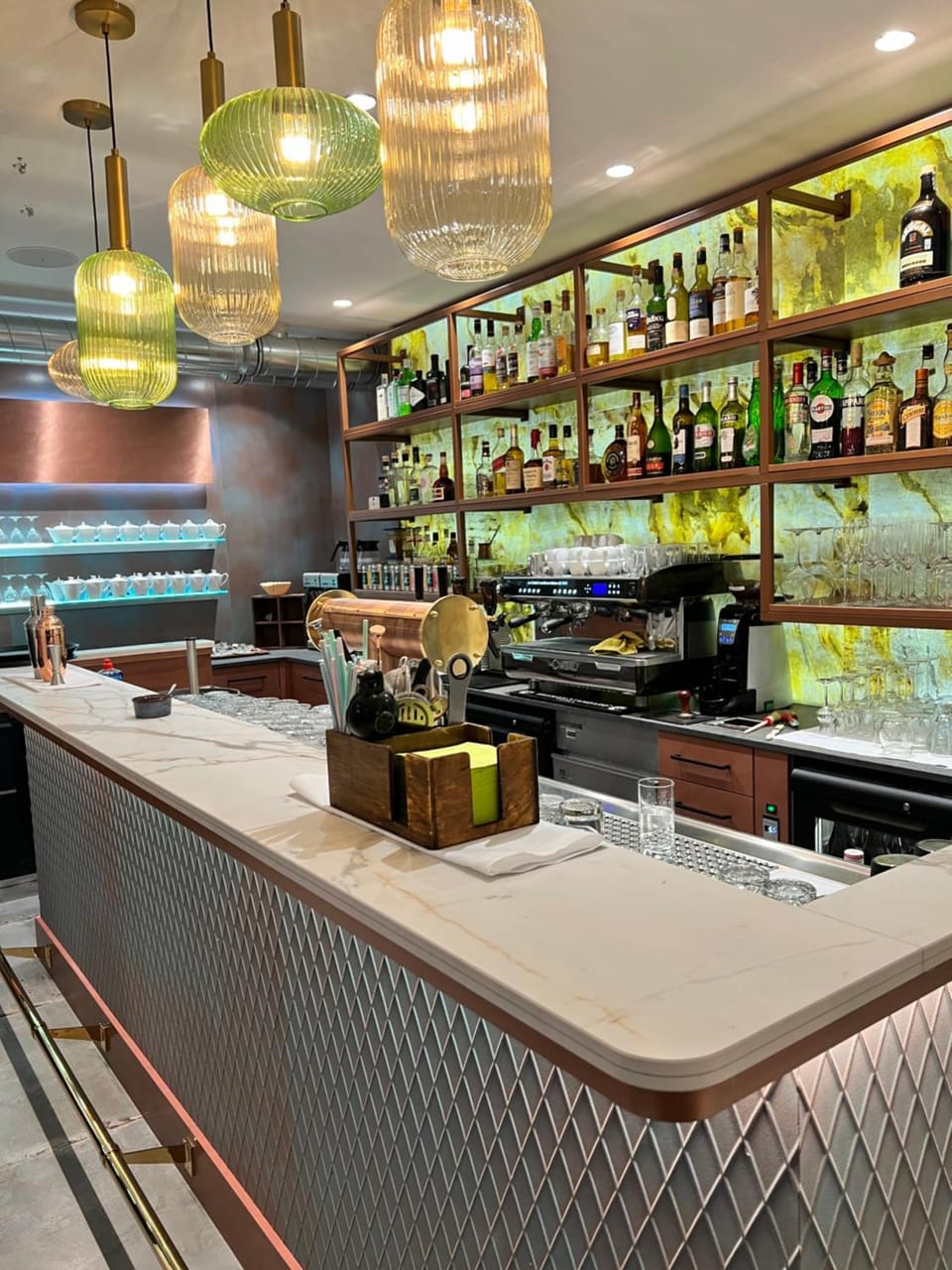 Restaurant/places to eat, Lounge or bar
