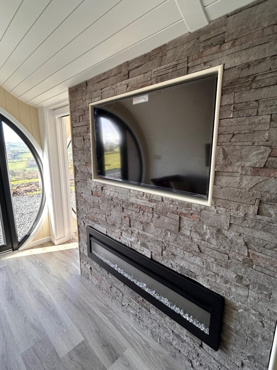 Great House Farm Luxury Pods and Self Catering Campground/ 
RV Resort in Wales