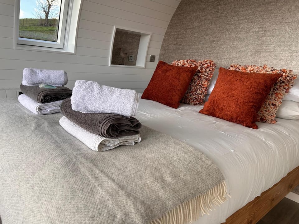 Great House Farm Luxury Pods and Self Catering Campground/ 
RV Resort in Wales