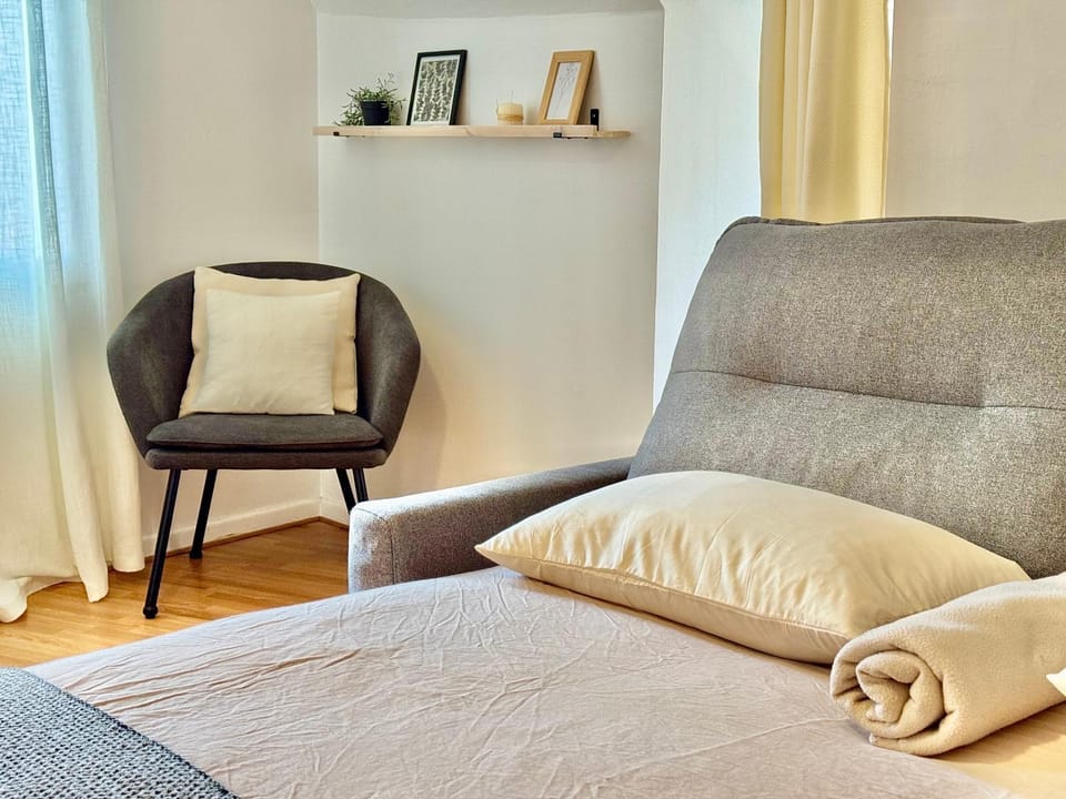Seating area, Bedroom