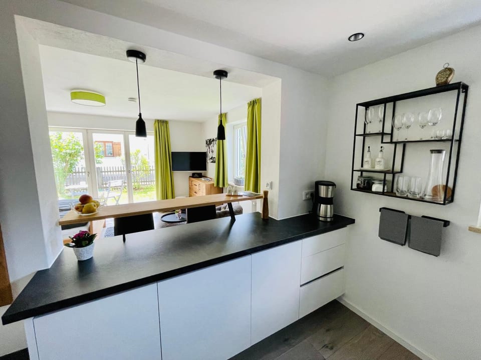 Coffee/tea facilities, Kitchen or kitchenette