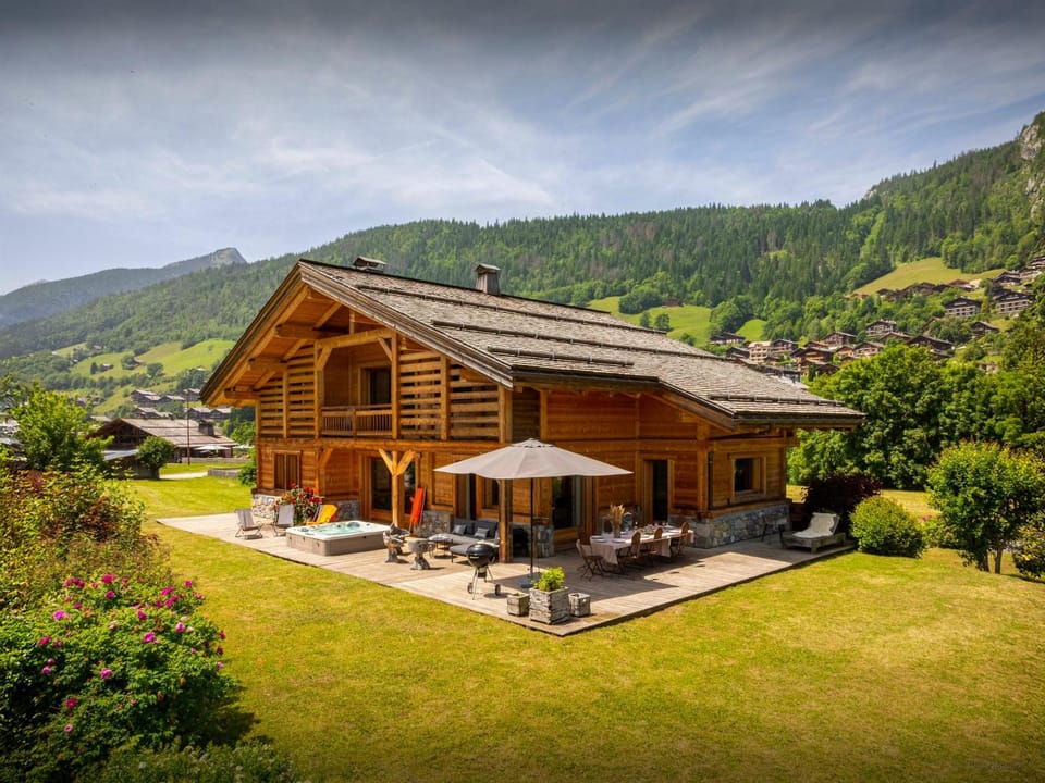 Property building, Day, Natural landscape, Summer, Garden, Garden view, Mountain view