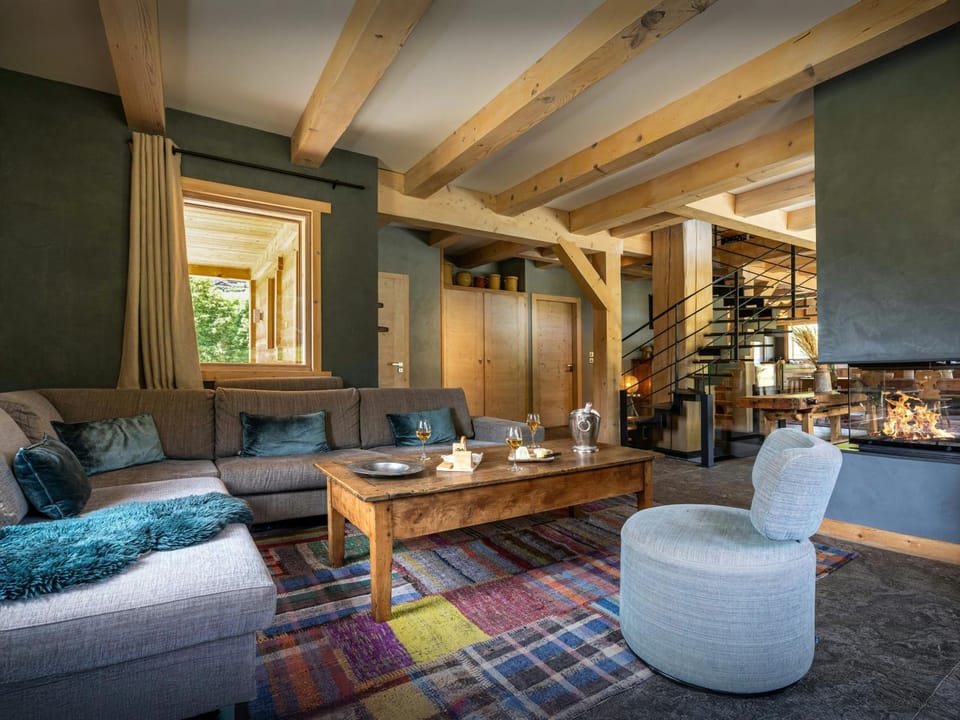 Living room, Seating area