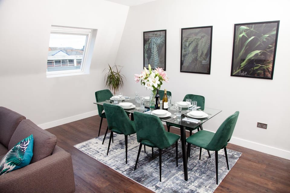High Life Serviced Apartments - Old Town Apartment in Swindon