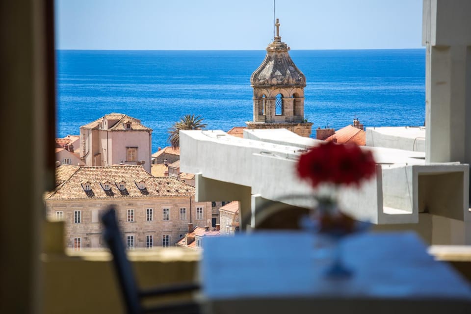 City view, Sea view