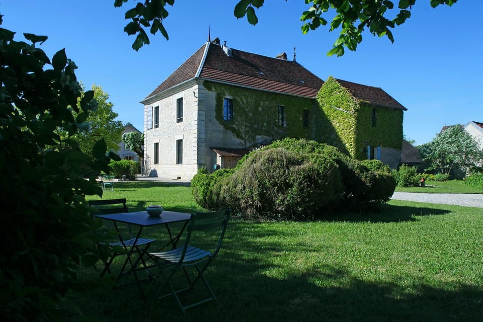 Property building, Spring, Day, Dining area, On site, Food, Meals, Meals, Time of day, Location