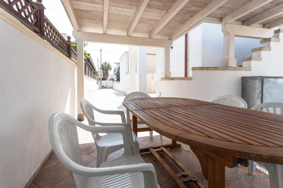 Garden, Living room, Dining area