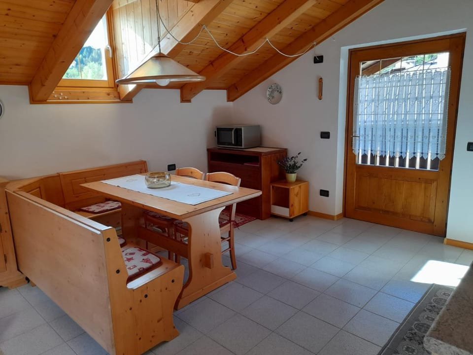 Balcony/Terrace, Living room, Dining area, microwave