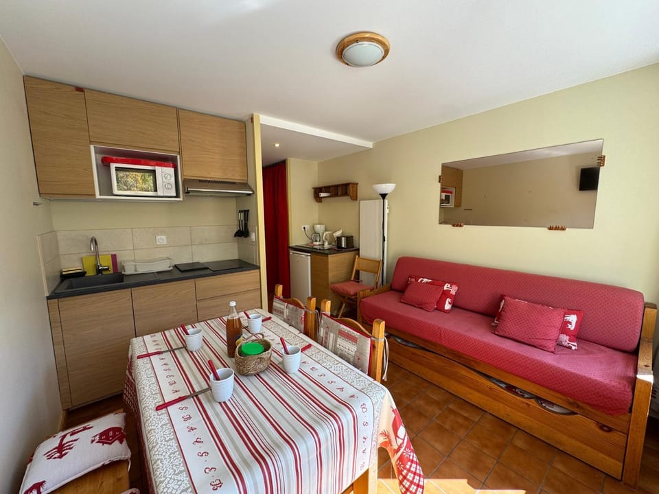 Kitchen or kitchenette, Living room, Dining area, stove