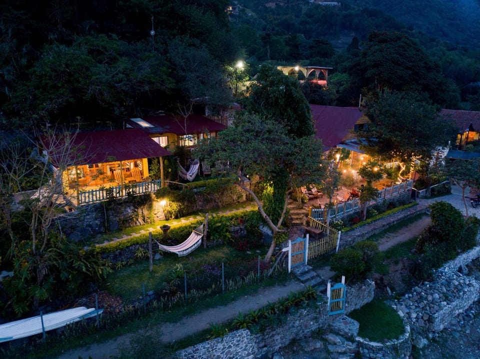 Property building, Restaurant/places to eat, Neighbourhood, Bird's eye view