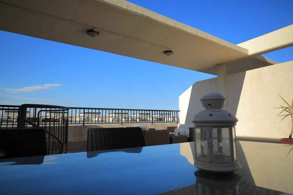 Off site, Balcony/Terrace