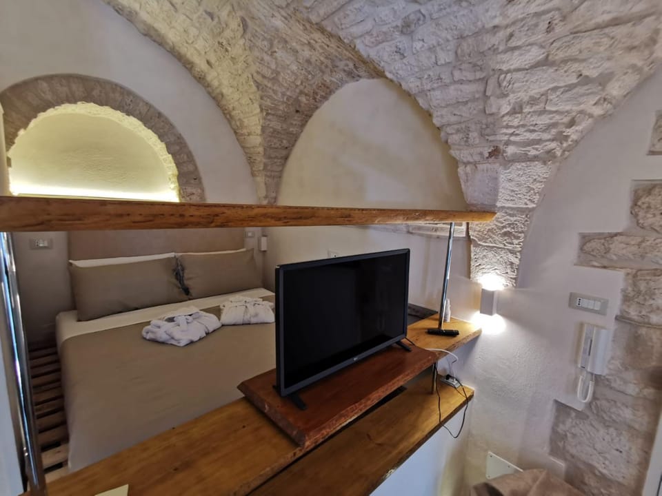 Communal lounge/ TV room, Bed, TV and multimedia
