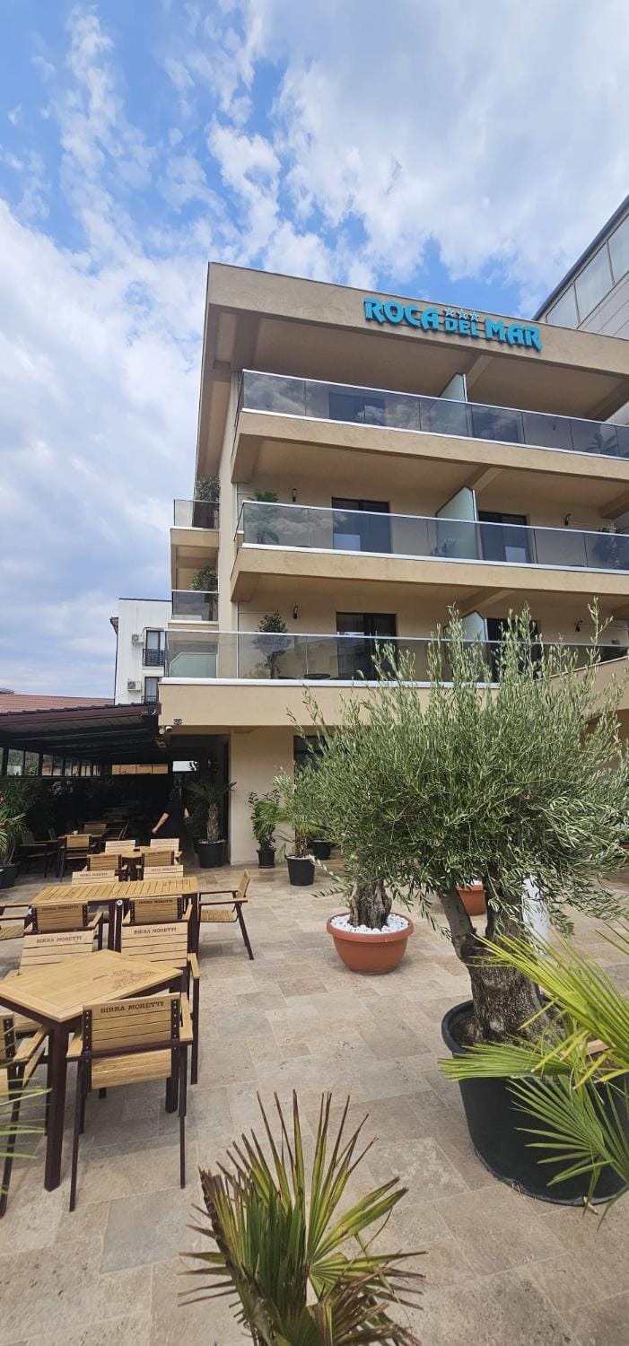 Property building, Patio, Day