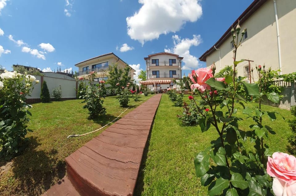 Vila M&G Mamaia Nord Bed and Breakfast in Constanța County
